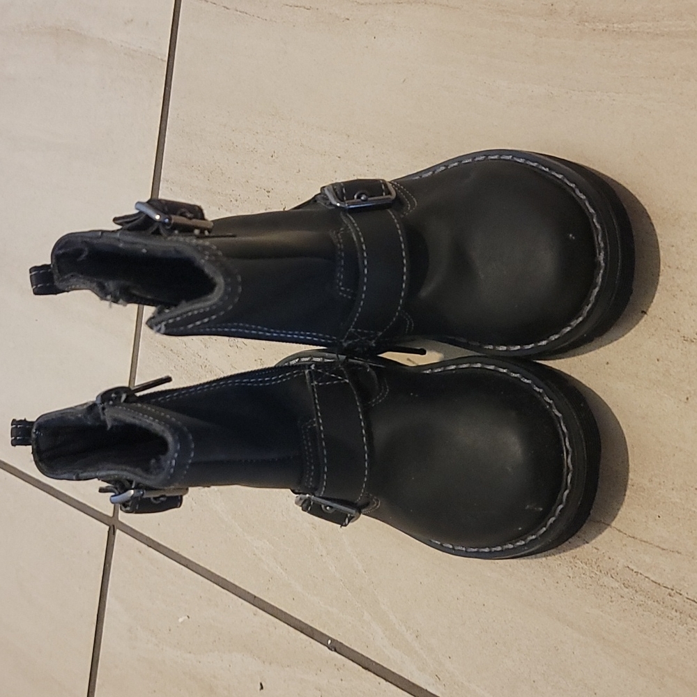 cute black boots